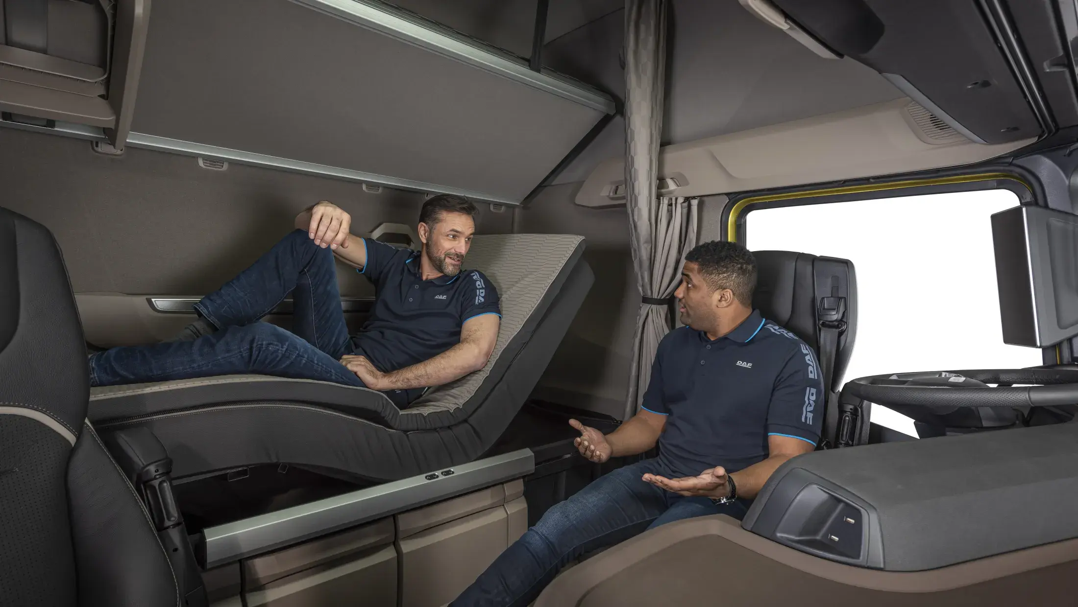 DAF NGD interieur - Swivel stoel en relax bed