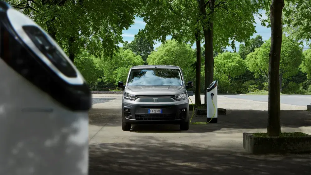 FIAT E-DOBLO MY2022 Park