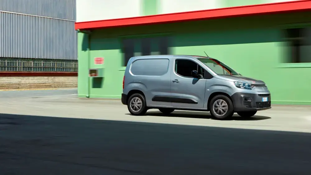 FIAT DOBLO MY2022 wall gespiegeld