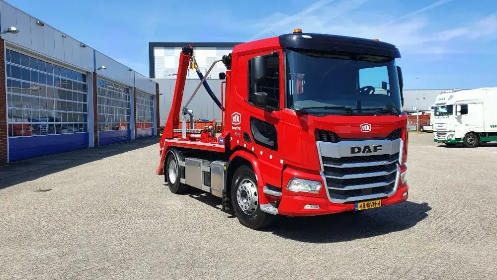 Van Leeuwen Katwijk - DAF XD 410 FA DC