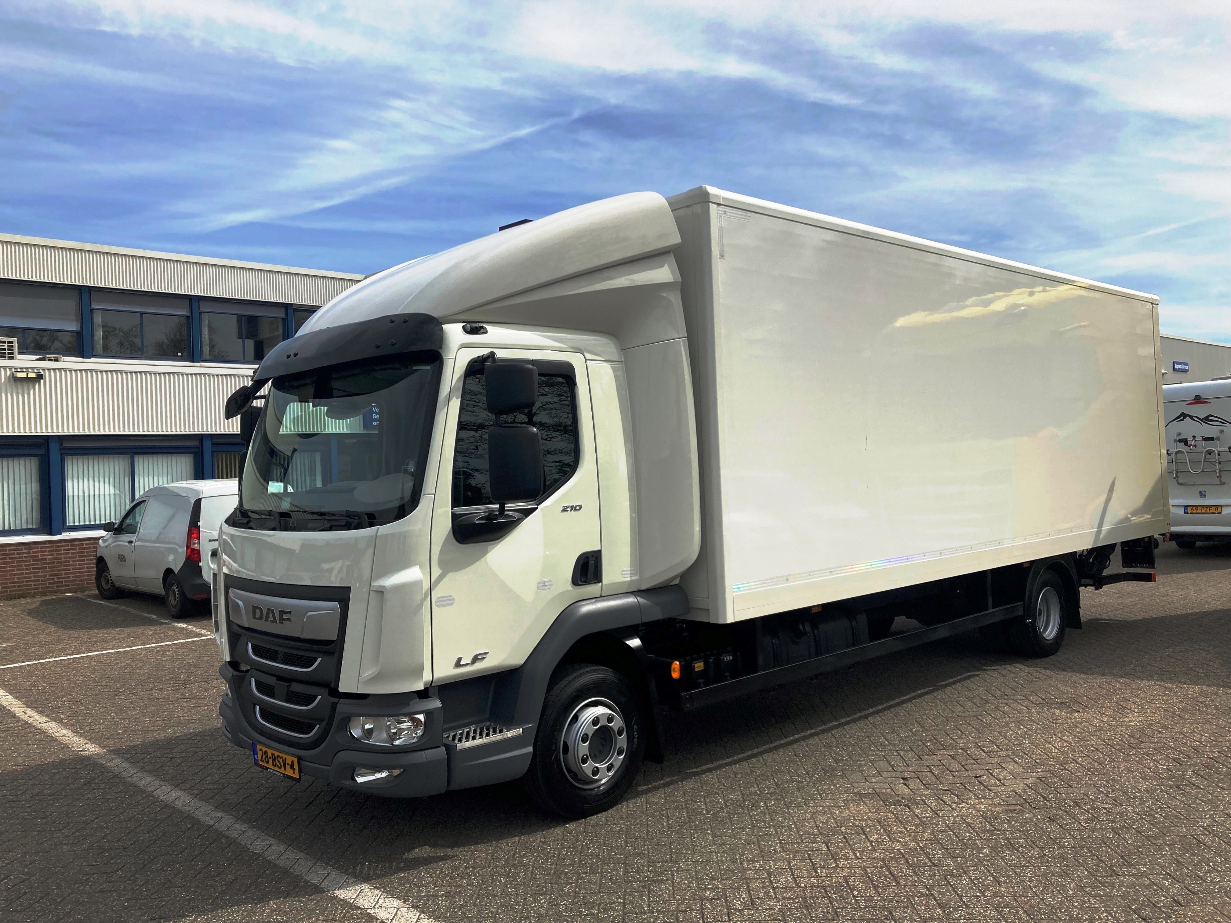 LF 210 FA VDC 12T - Corveleijn