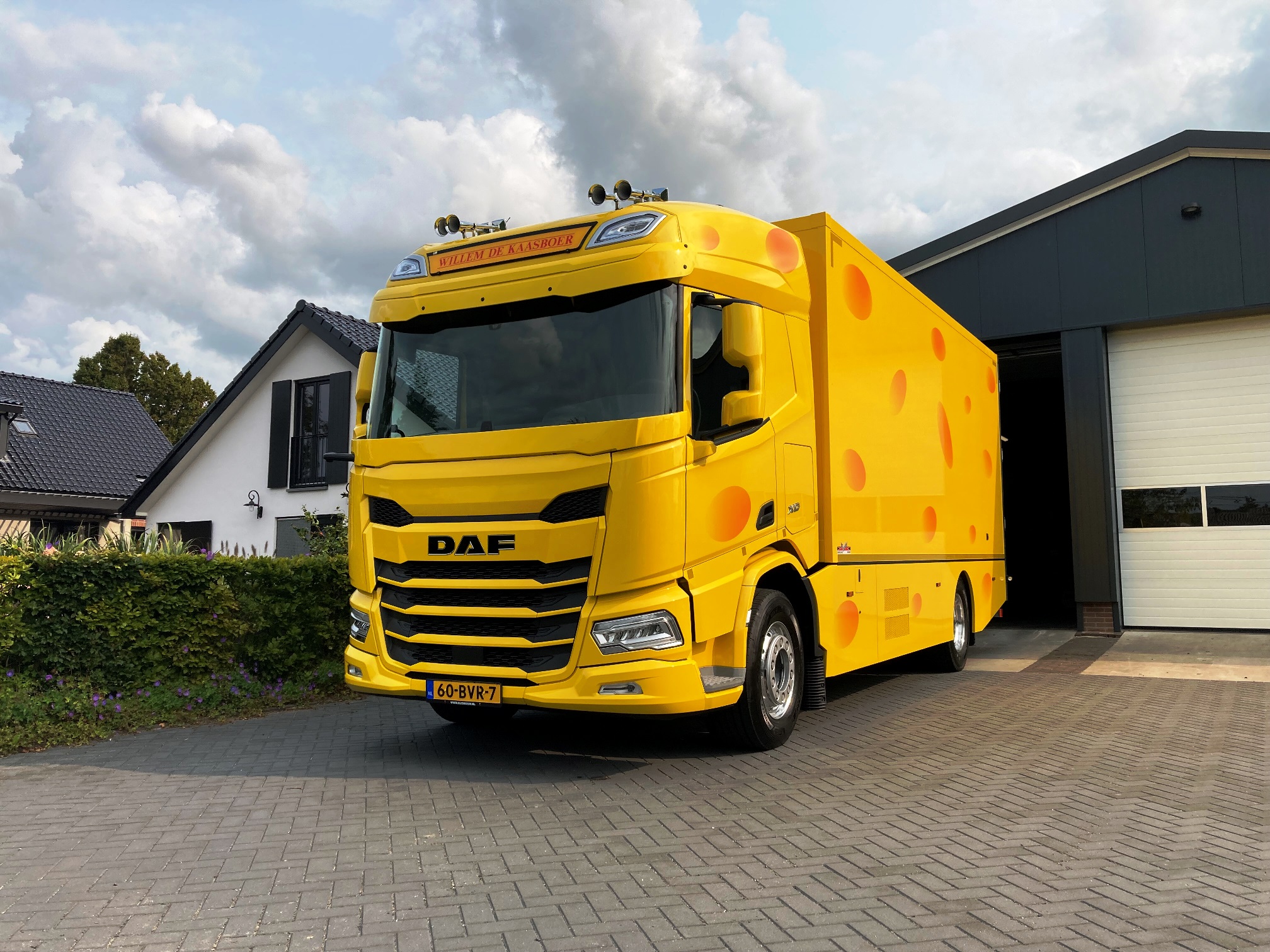 DAF XD 370 FA SHC - Driebrugse kaashandel