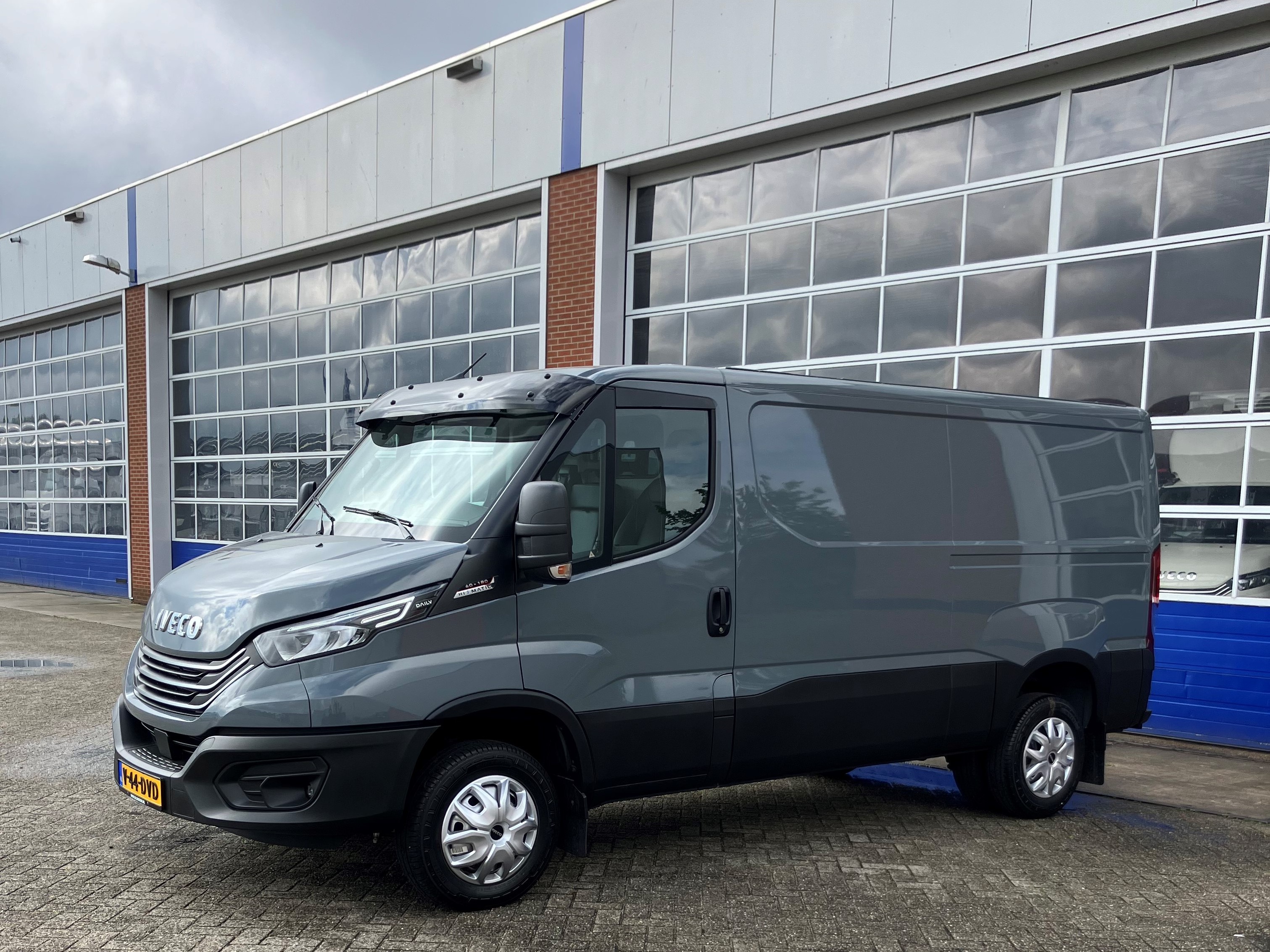 Iveco Daily 40C18 HA8Z V - PJ Van Klaveren