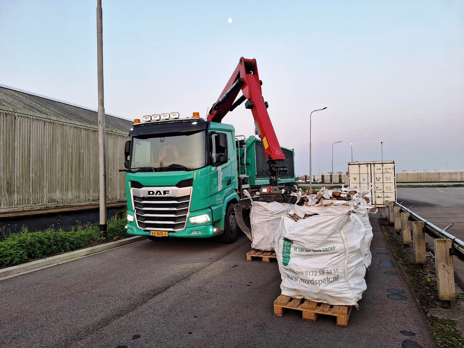 DAF XF 480 FAQ DC - M. van der Spek Hoveniersbedrijf BV