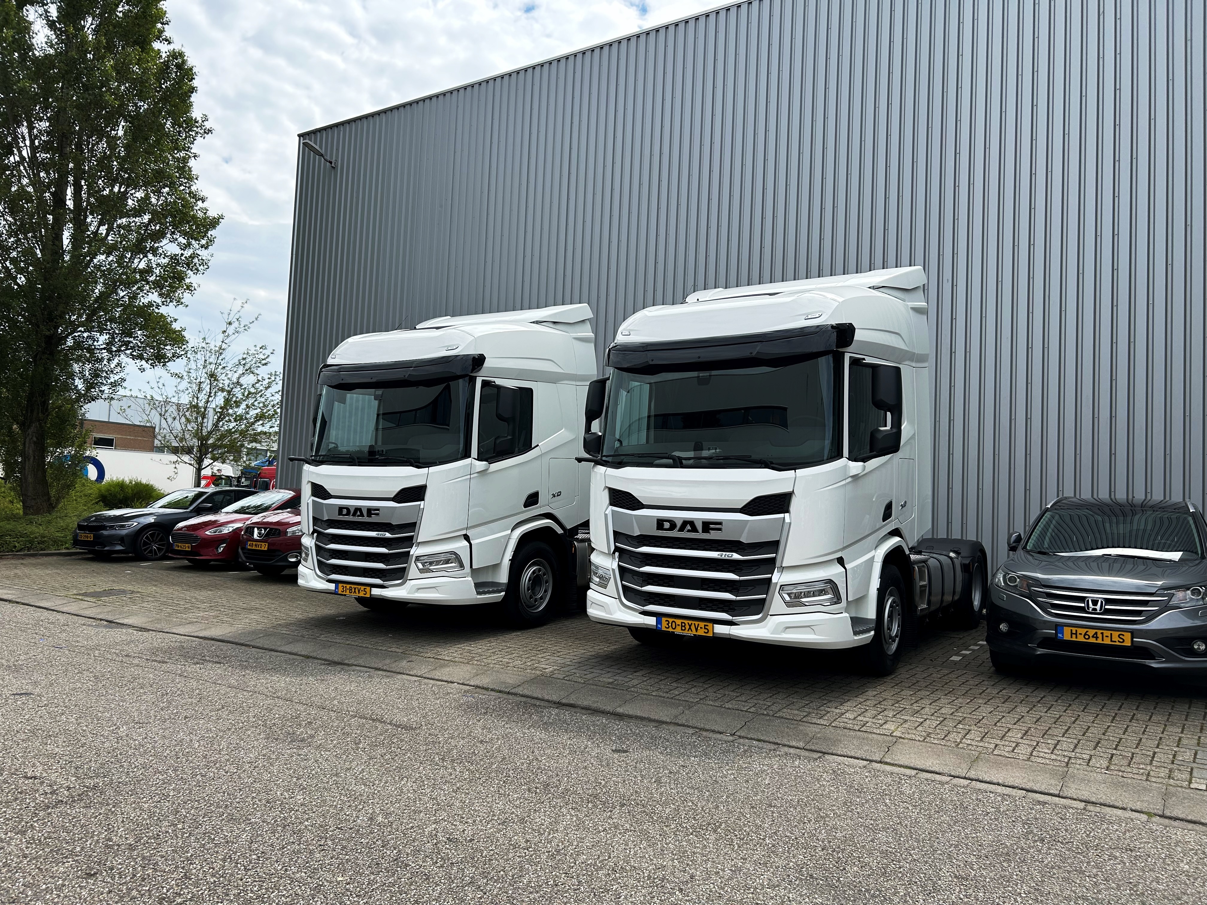 2x DAF XD 410 FT SHC NGD - Velder B.V.