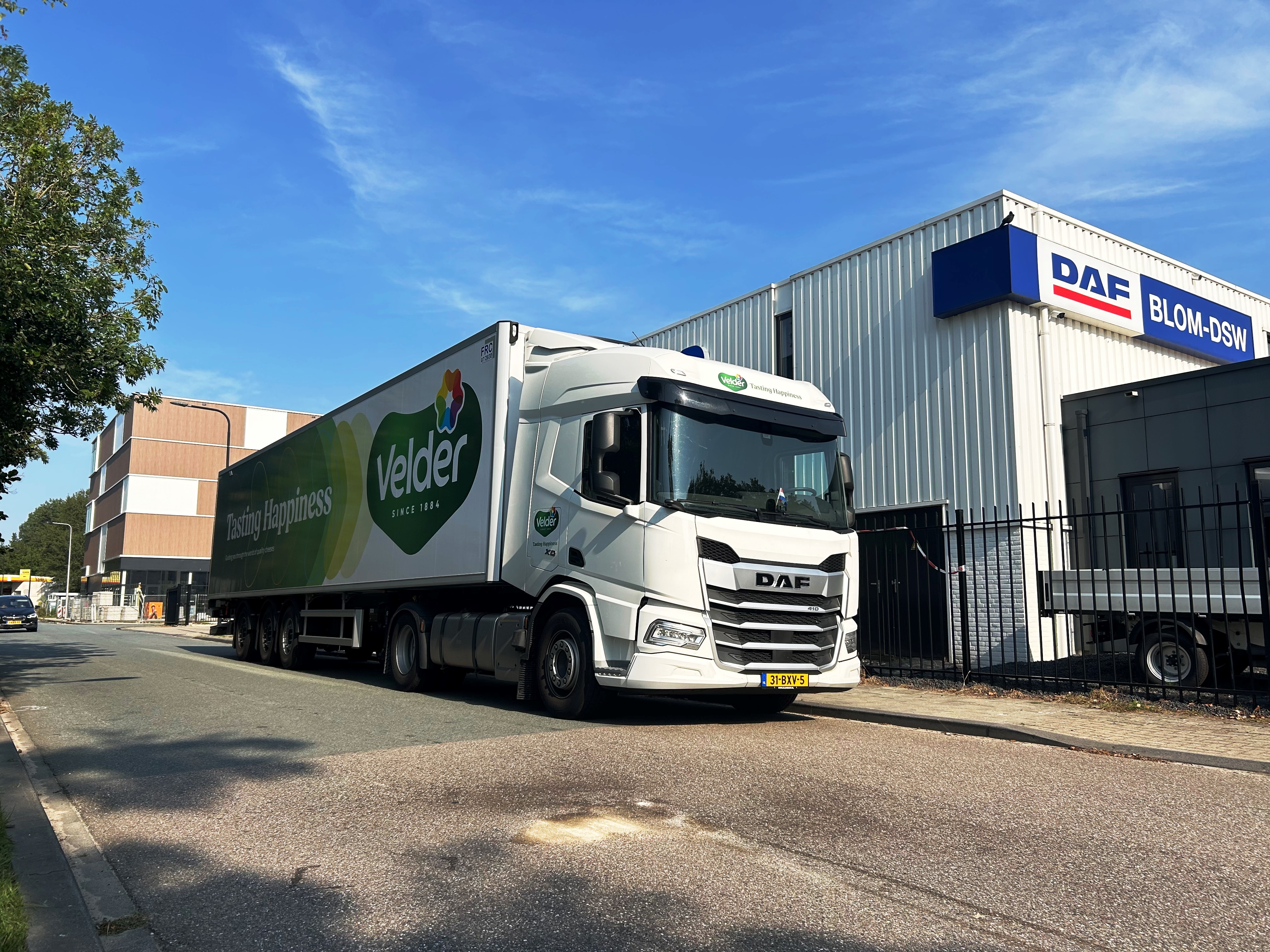 2x DAF XD 410 FT SHC NGD - Velder B.V.