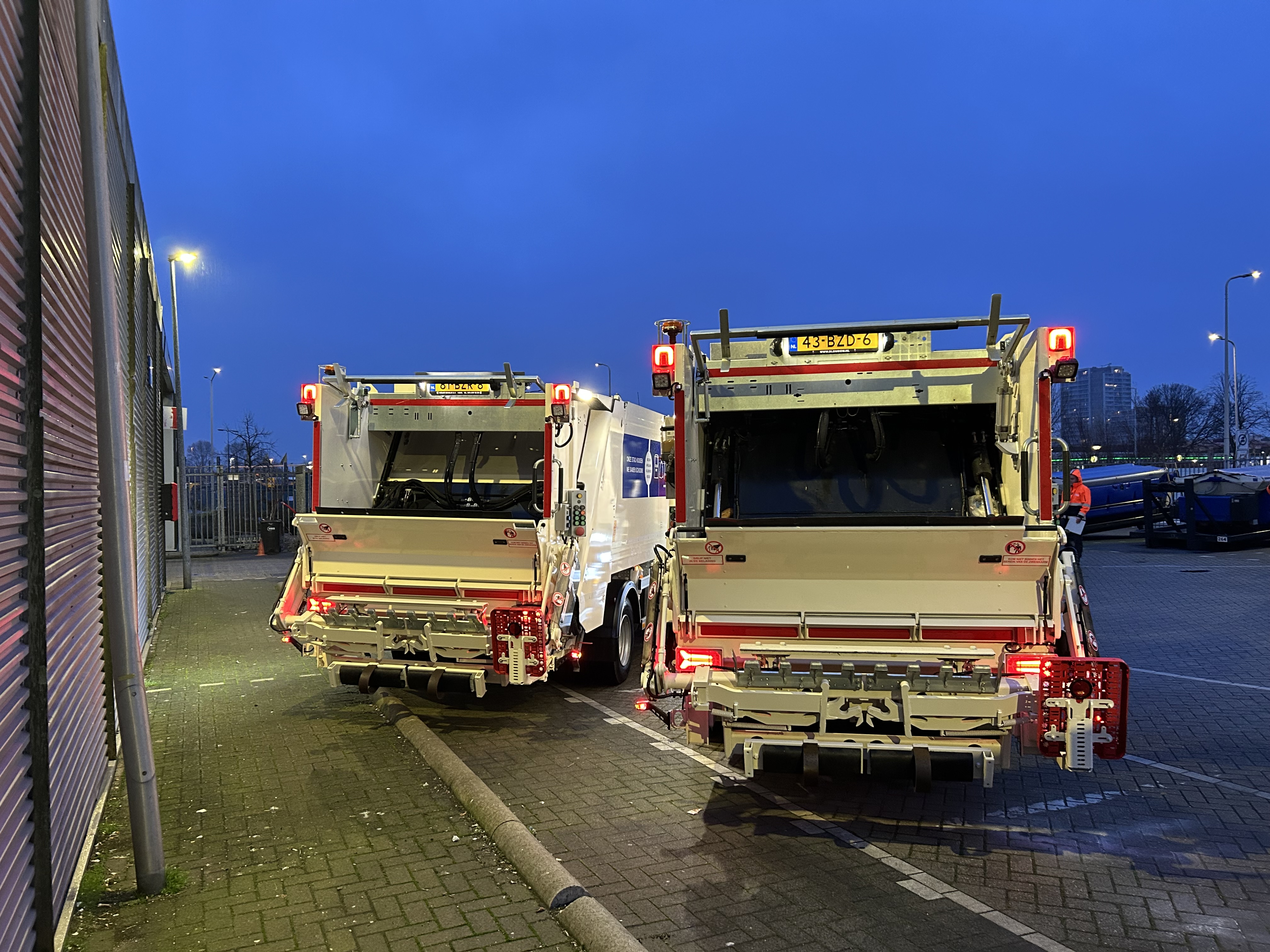 2x DAF XB 230 FA VDC 12T NGD - HMS