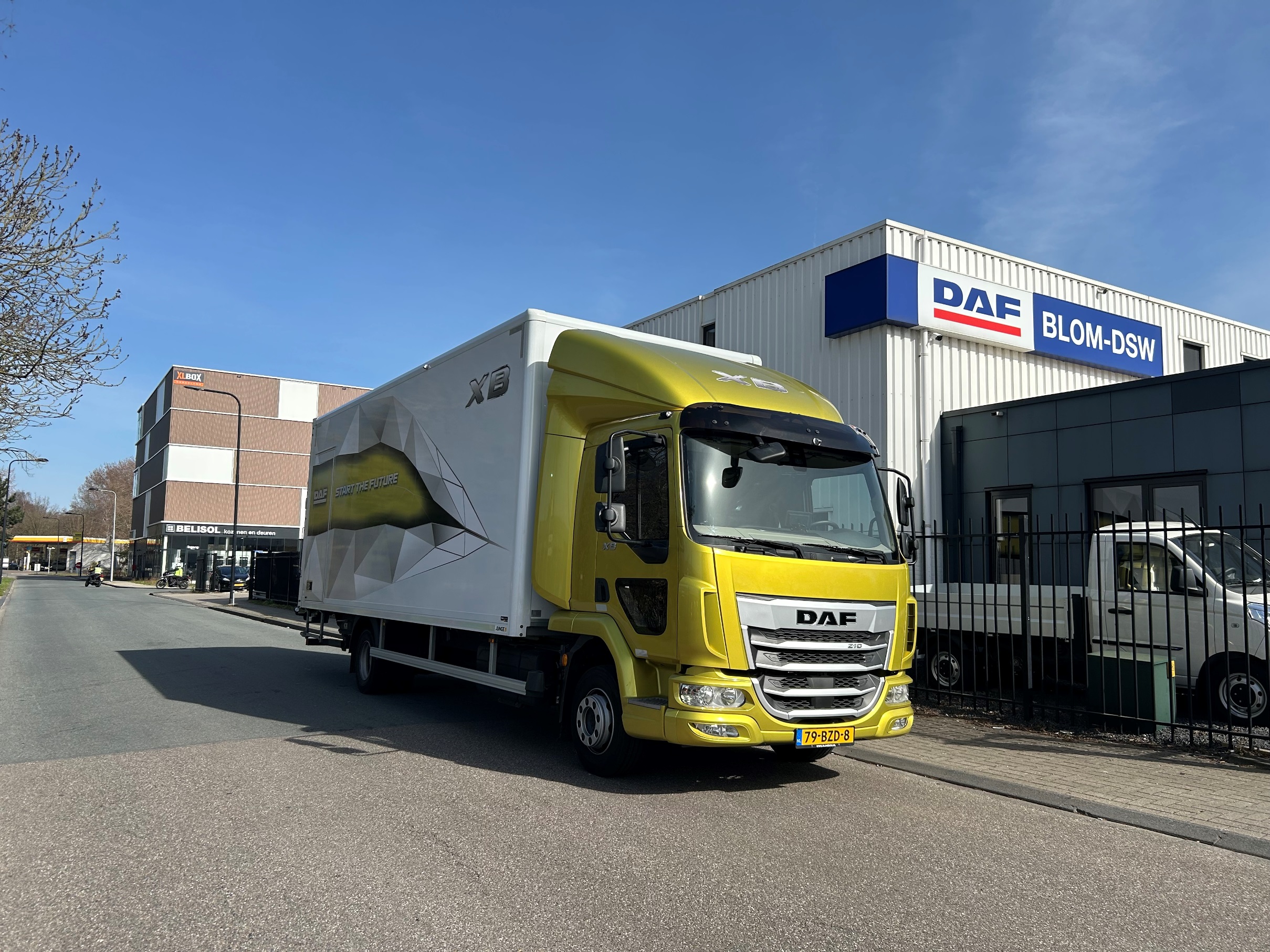 DAF XB 210 FA VDC 12T - Van der Dussen