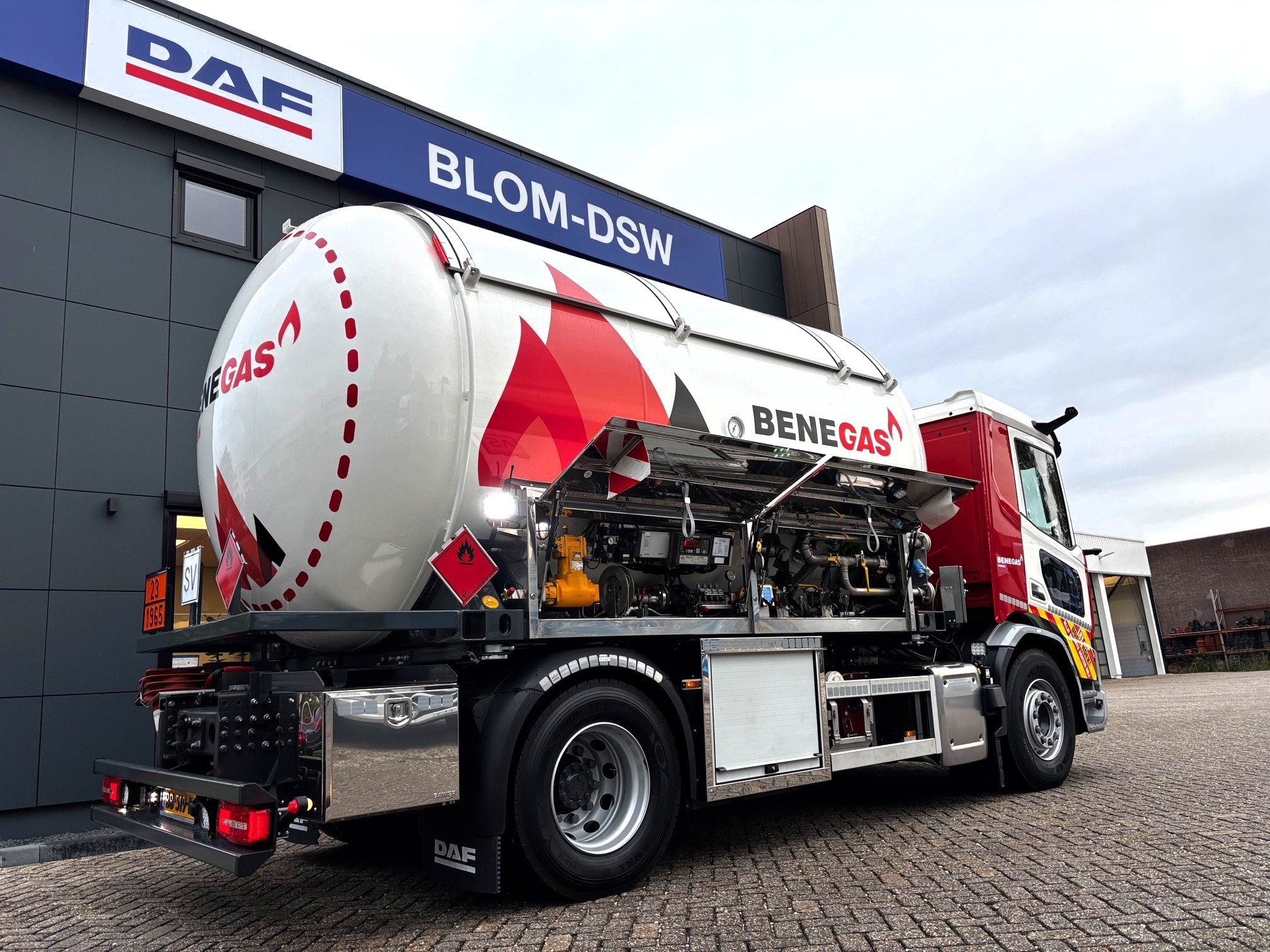 DAF XD 300 FA DC NGD - Jongeneel Transport