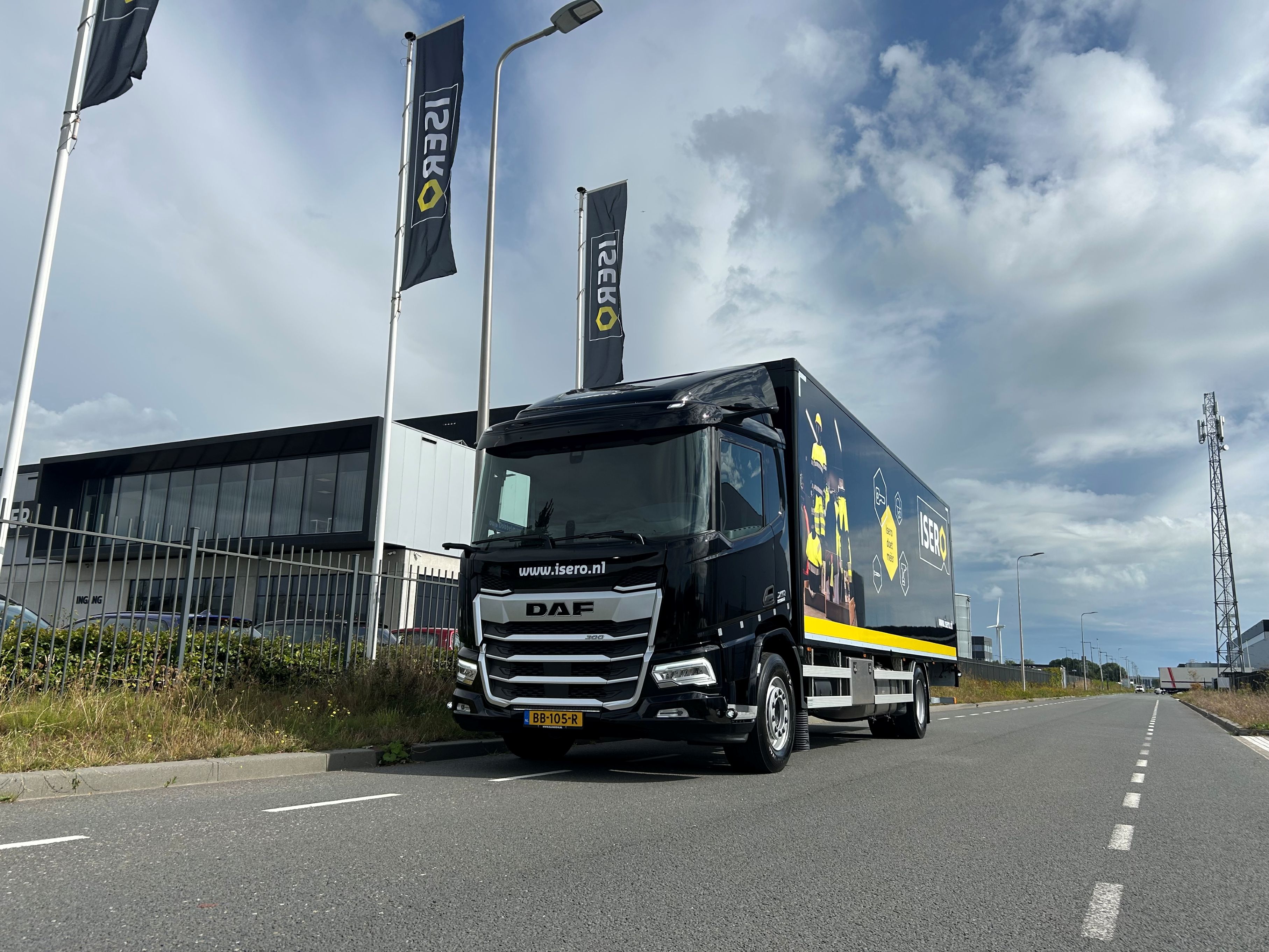 Isero - DAF XD 300 FA DC NGD