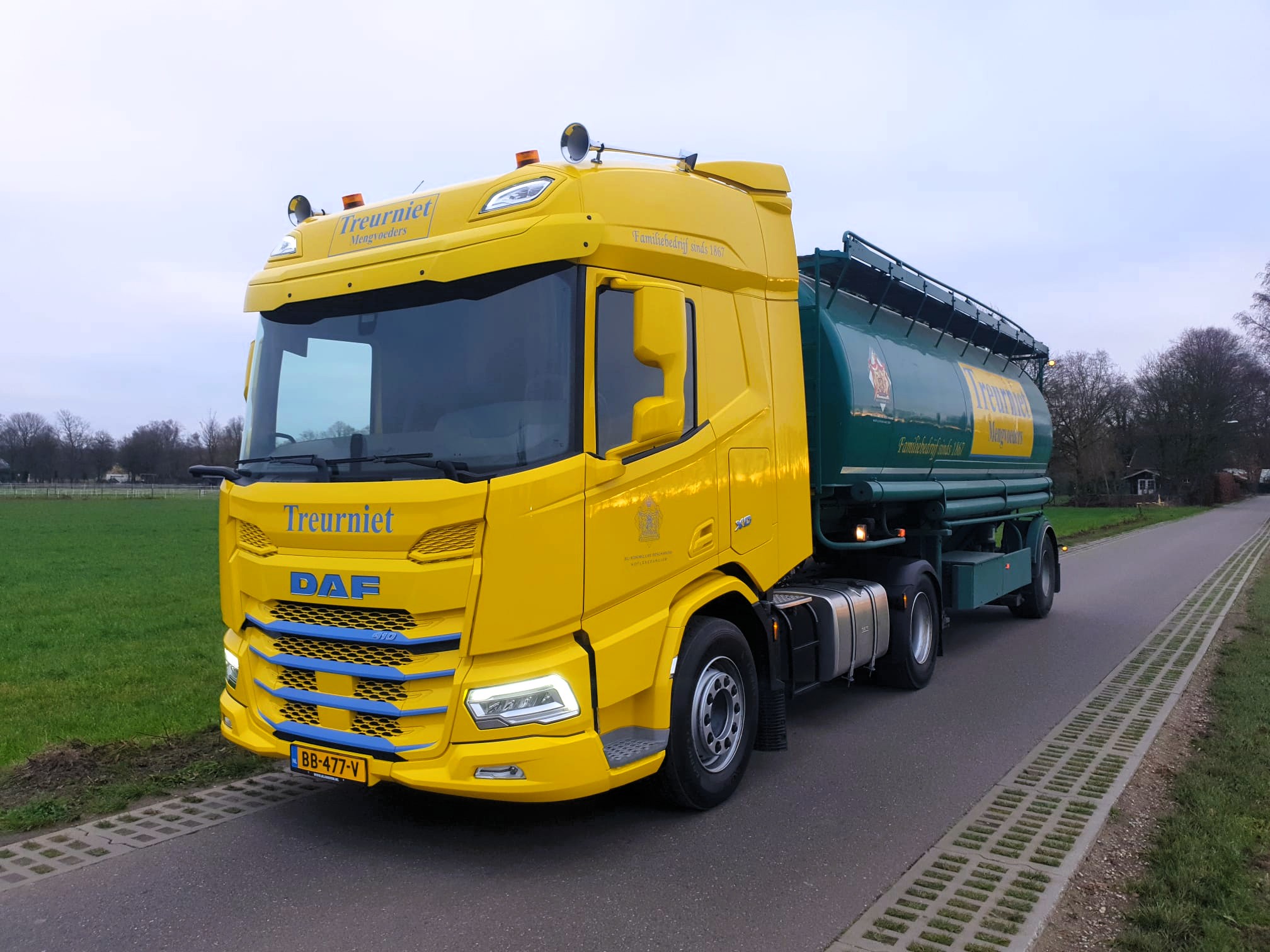 DAF XD 410 FT SHC NGD - Treurniet Mengvoeders