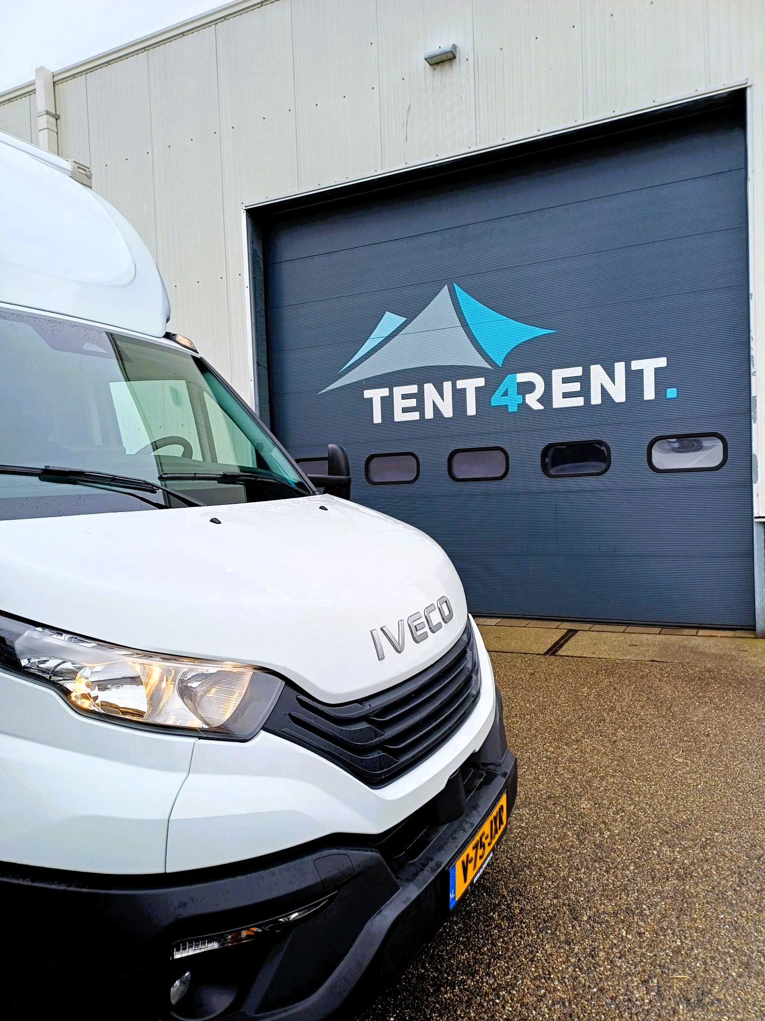 Tent4Rent - Iveco Daily 40C18