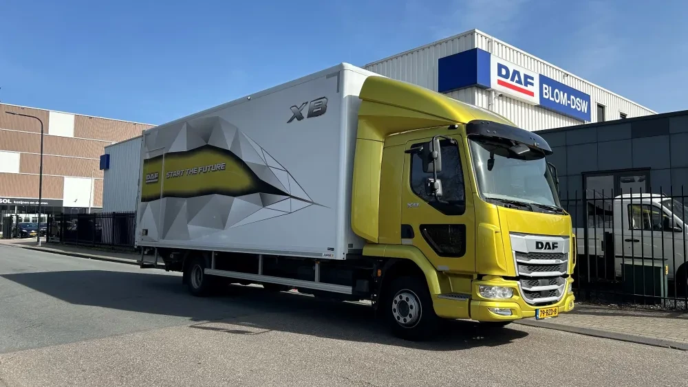 DAF XB 210 FA VDC 12T - Van der Dussen