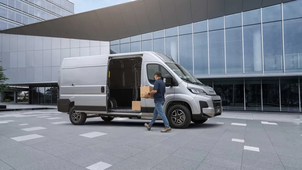 Iveco eSuperJolly loading